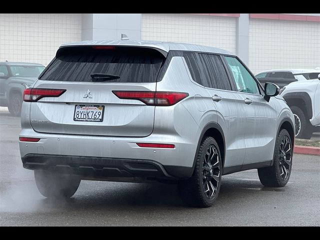 2022 Mitsubishi Outlander ES