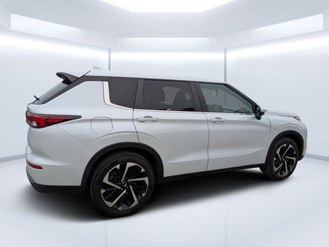 2022 Mitsubishi Outlander ES