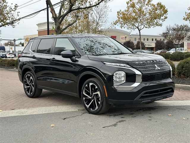 2022 Mitsubishi Outlander ES