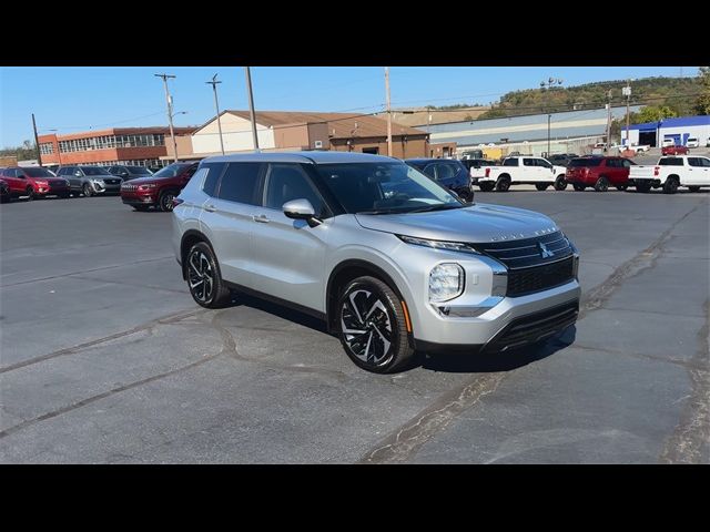 2022 Mitsubishi Outlander ES