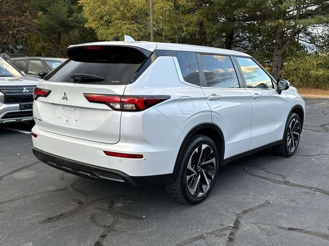 2022 Mitsubishi Outlander ES