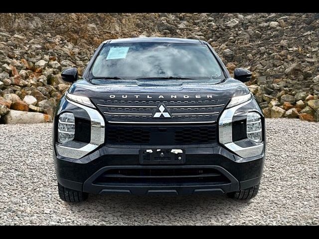 2022 Mitsubishi Outlander ES