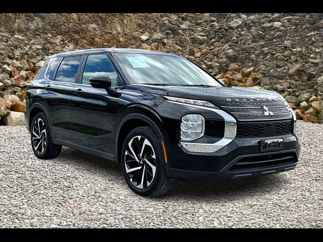 2022 Mitsubishi Outlander ES