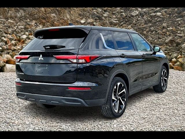 2022 Mitsubishi Outlander ES