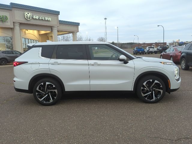 2022 Mitsubishi Outlander ES