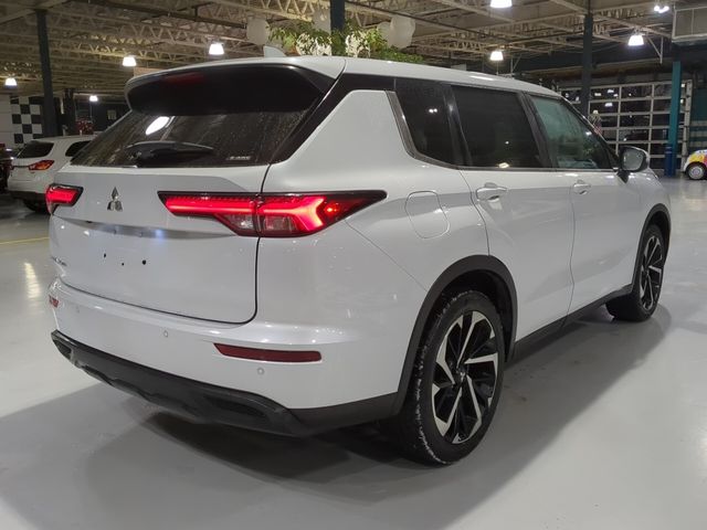 2022 Mitsubishi Outlander ES