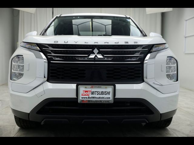 2022 Mitsubishi Outlander ES