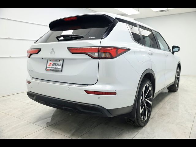 2022 Mitsubishi Outlander ES