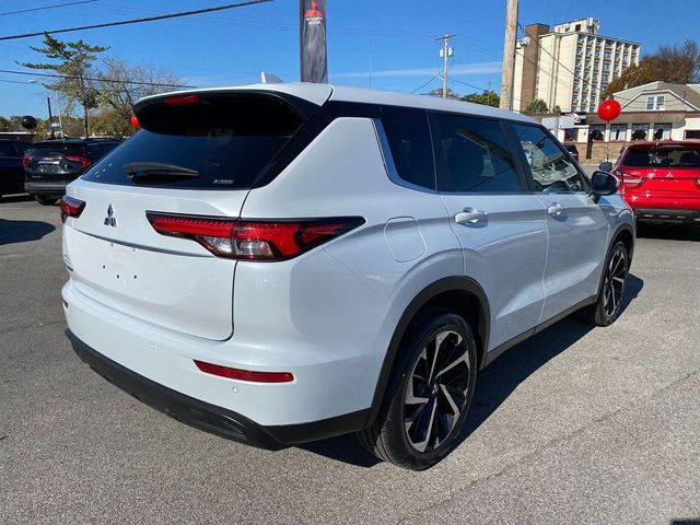 2022 Mitsubishi Outlander ES