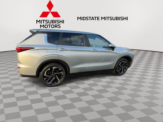 2022 Mitsubishi Outlander ES