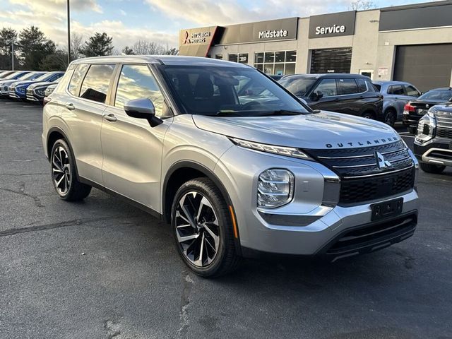 2022 Mitsubishi Outlander ES