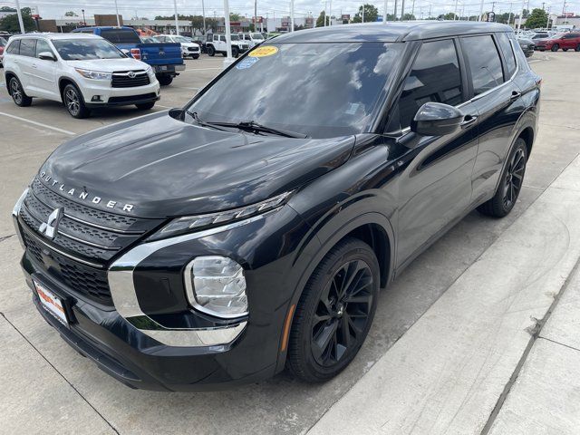 2022 Mitsubishi Outlander ES