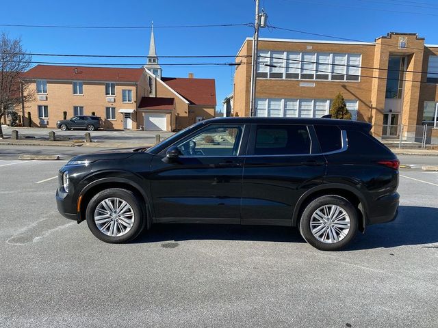 2022 Mitsubishi Outlander ES