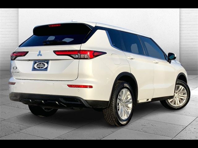 2022 Mitsubishi Outlander ES