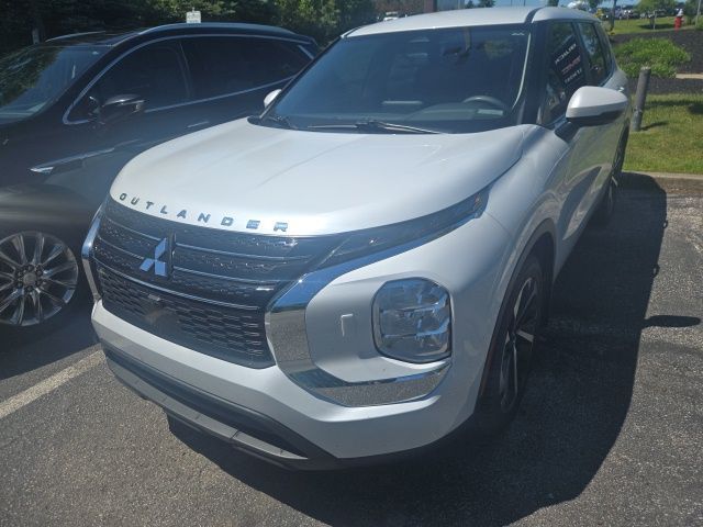 2022 Mitsubishi Outlander ES