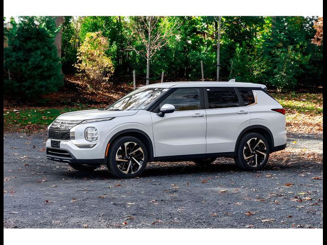 2022 Mitsubishi Outlander ES