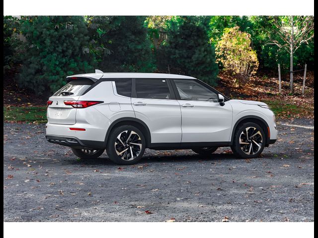 2022 Mitsubishi Outlander ES