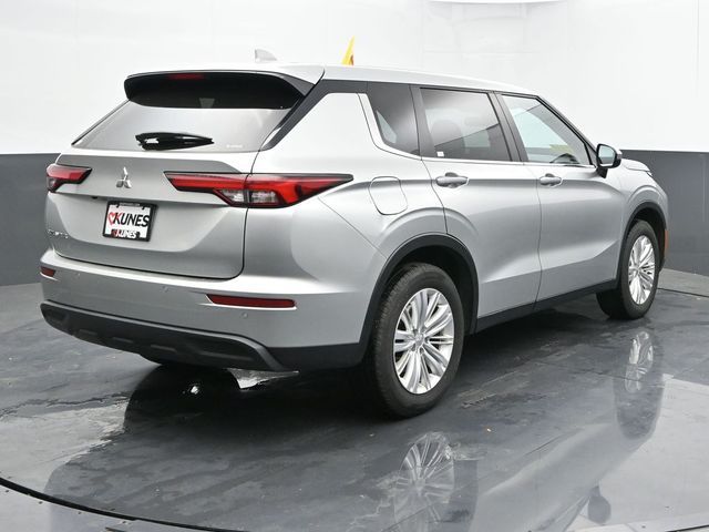 2022 Mitsubishi Outlander ES