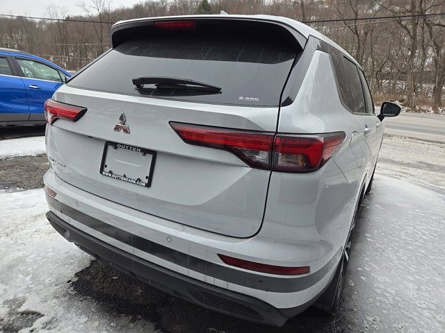 2022 Mitsubishi Outlander ES