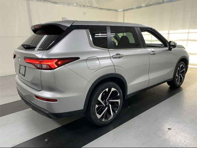 2022 Mitsubishi Outlander ES