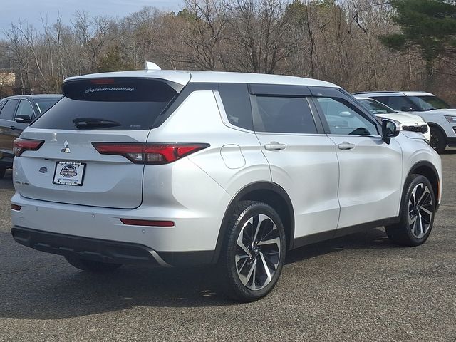 2022 Mitsubishi Outlander ES