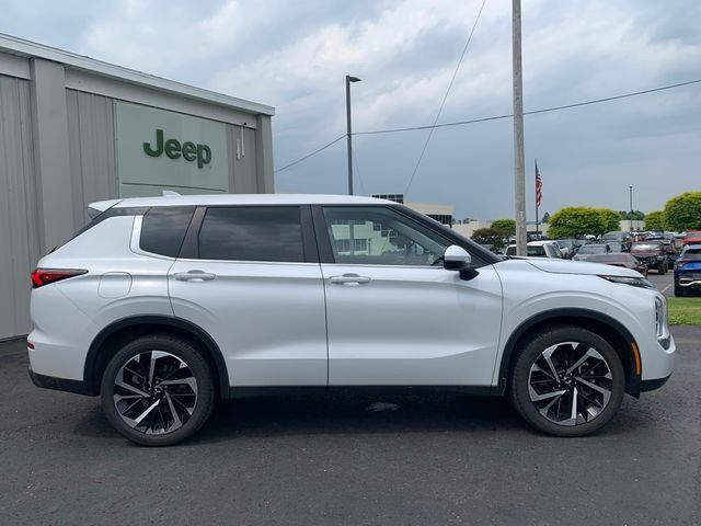 2022 Mitsubishi Outlander ES