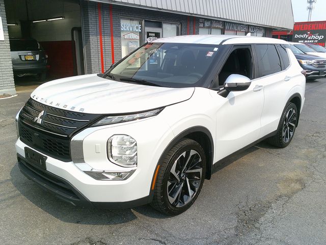 2022 Mitsubishi Outlander ES