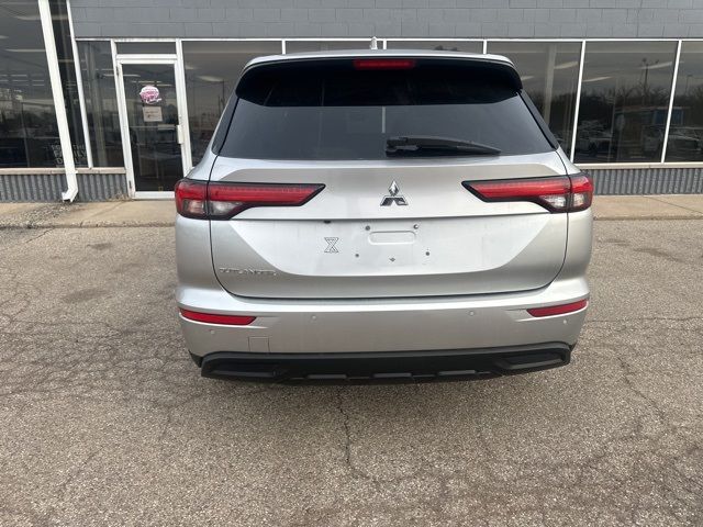 2022 Mitsubishi Outlander ES