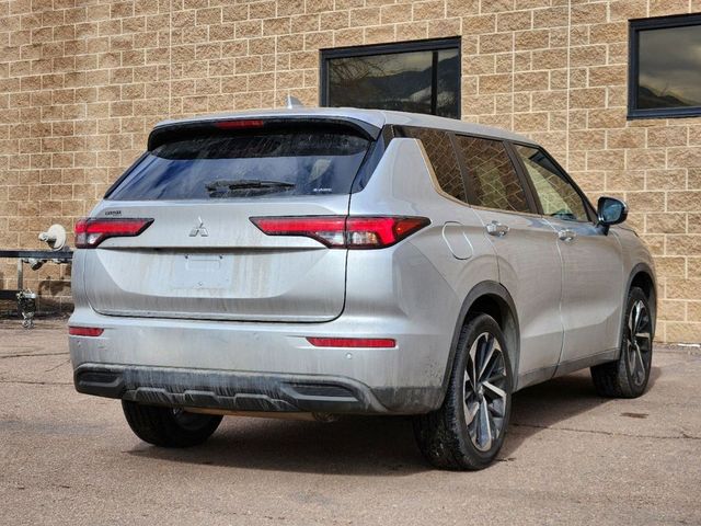 2022 Mitsubishi Outlander ES