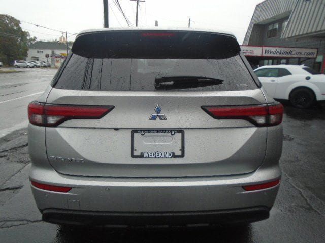 2022 Mitsubishi Outlander ES