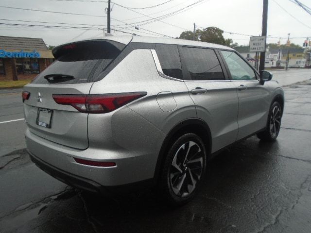 2022 Mitsubishi Outlander ES