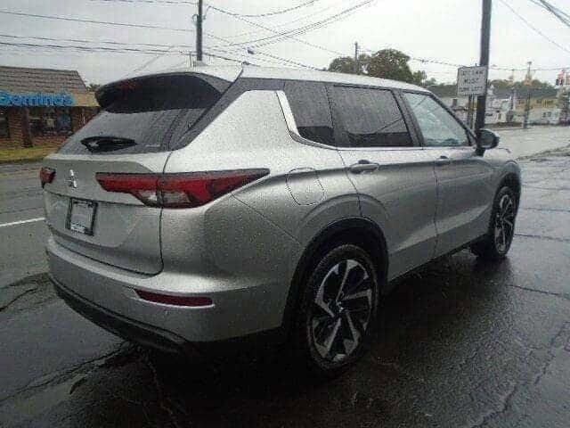 2022 Mitsubishi Outlander ES