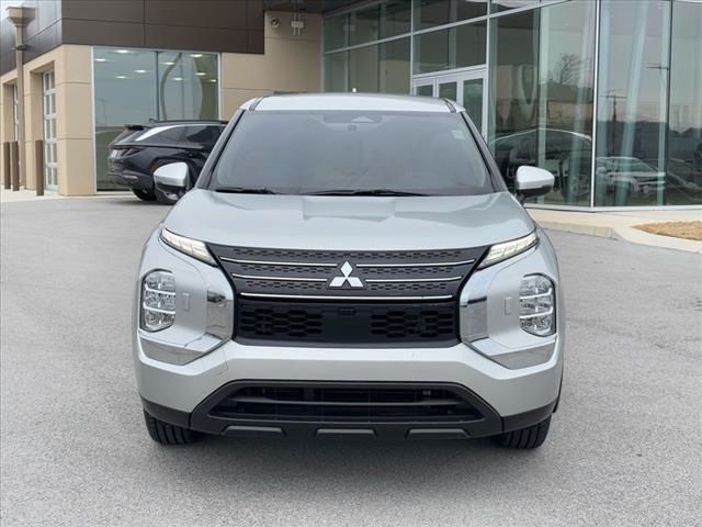 2022 Mitsubishi Outlander ES