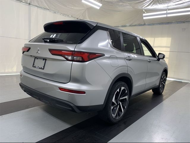 2022 Mitsubishi Outlander ES