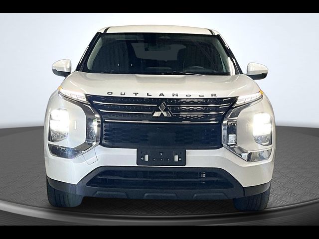 2022 Mitsubishi Outlander ES