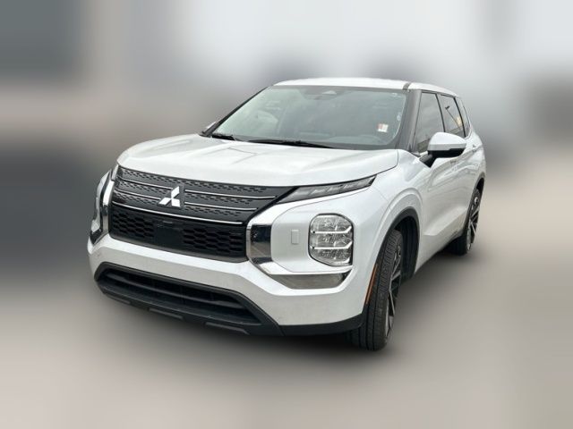 2022 Mitsubishi Outlander ES