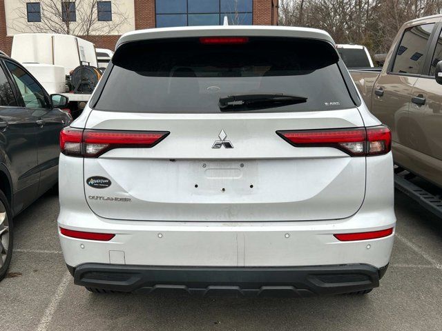 2022 Mitsubishi Outlander ES