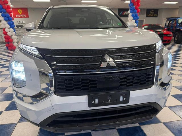 2022 Mitsubishi Outlander ES