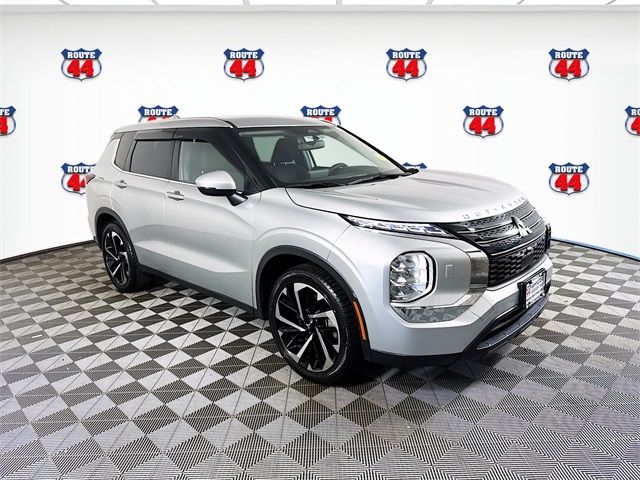 2022 Mitsubishi Outlander ES