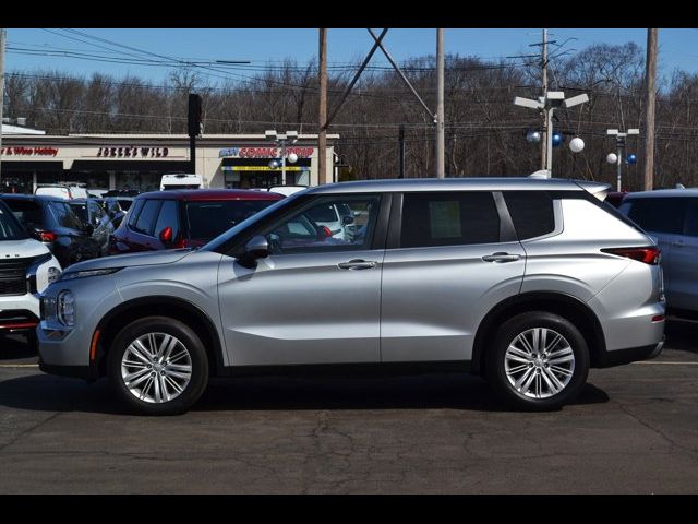 2022 Mitsubishi Outlander ES