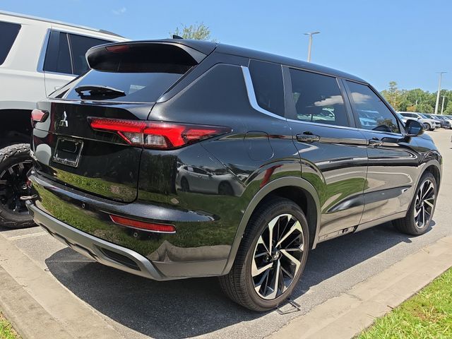 2022 Mitsubishi Outlander ES