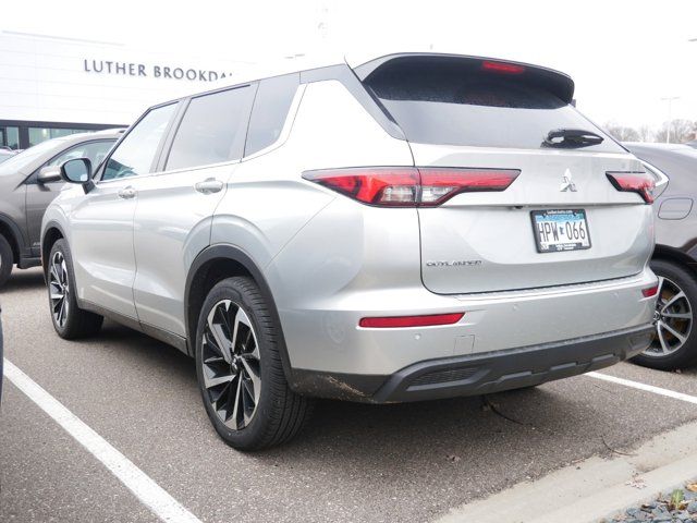 2022 Mitsubishi Outlander ES