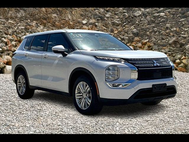 2022 Mitsubishi Outlander ES