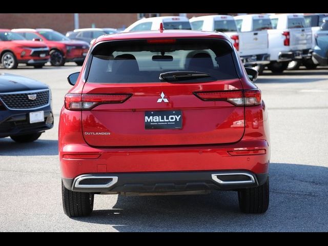 2022 Mitsubishi Outlander ES
