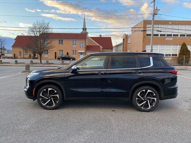 2022 Mitsubishi Outlander ES