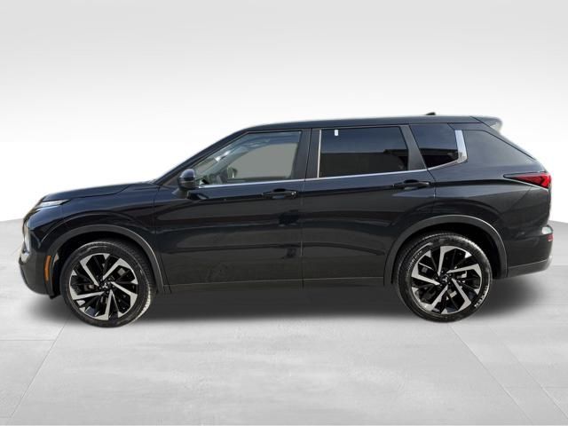 2022 Mitsubishi Outlander ES