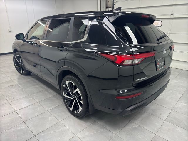 2022 Mitsubishi Outlander ES