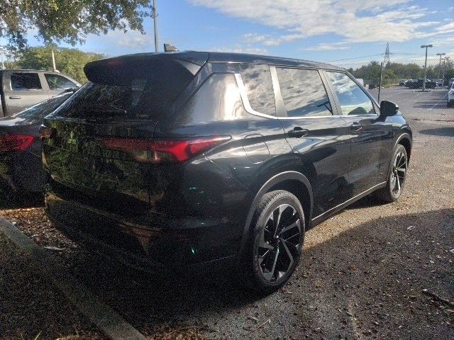 2022 Mitsubishi Outlander ES