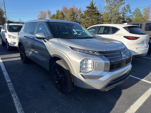 2022 Mitsubishi Outlander ES