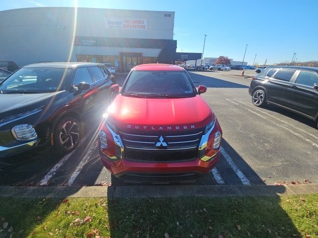 2022 Mitsubishi Outlander ES